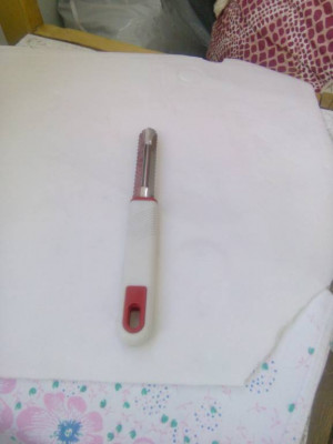 Лот #32 нож для чистки овощей