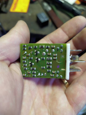 все ножки вроде пропаяны,на предмет микротрещин не знаю,лупы под рукой не оказалось