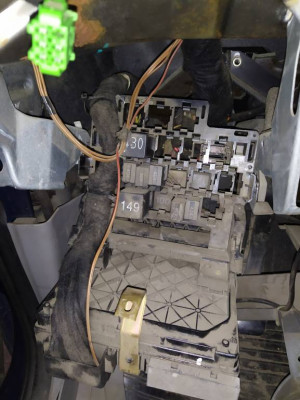 вековая пыль,давненько туда не лазили